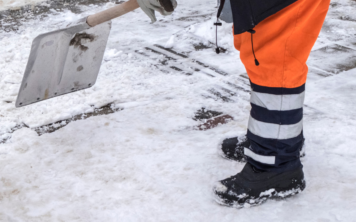 Cold weather shop safety boots