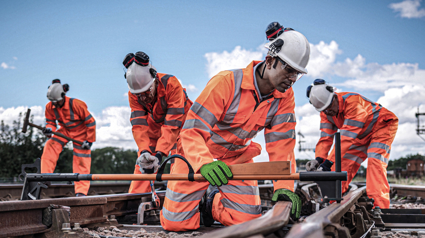What-Is-The-High-Visibility-Standard-For-Rail-Clothing