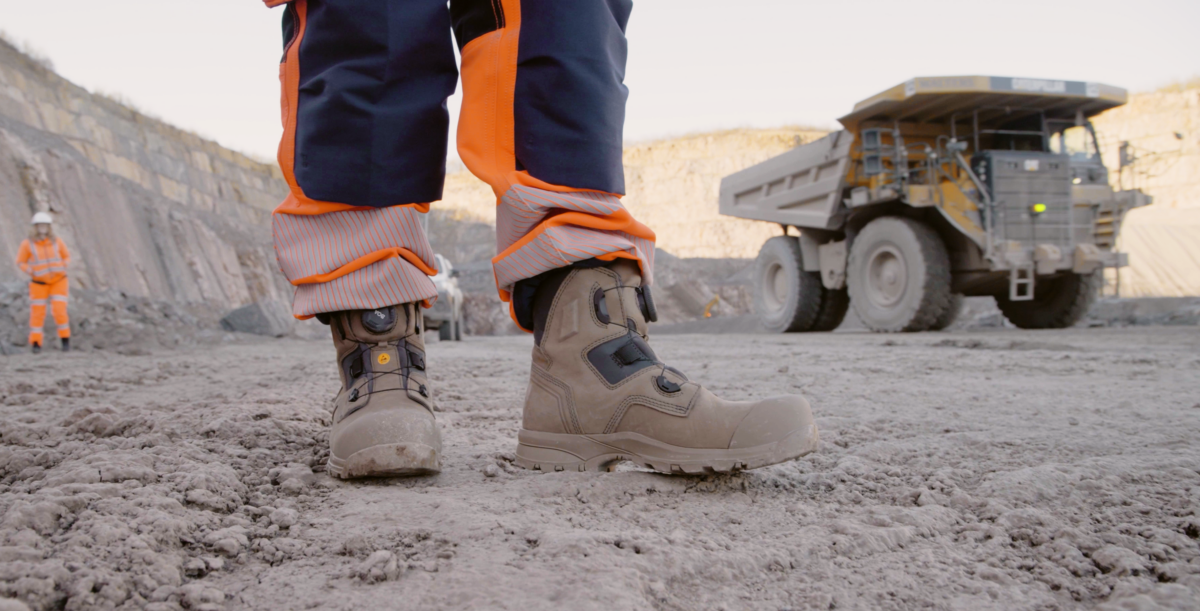 How To Choose The Right Safety Footwear 